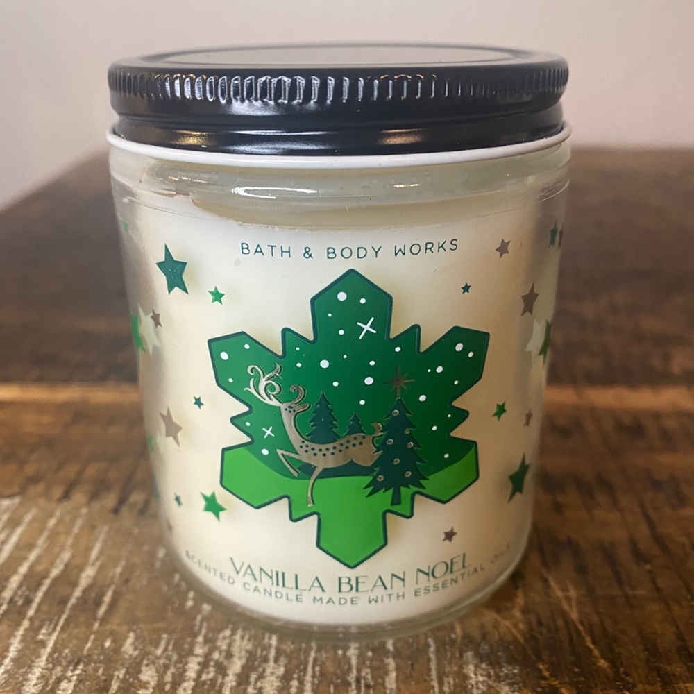 NWT Bath & Body Works 7oz Candle